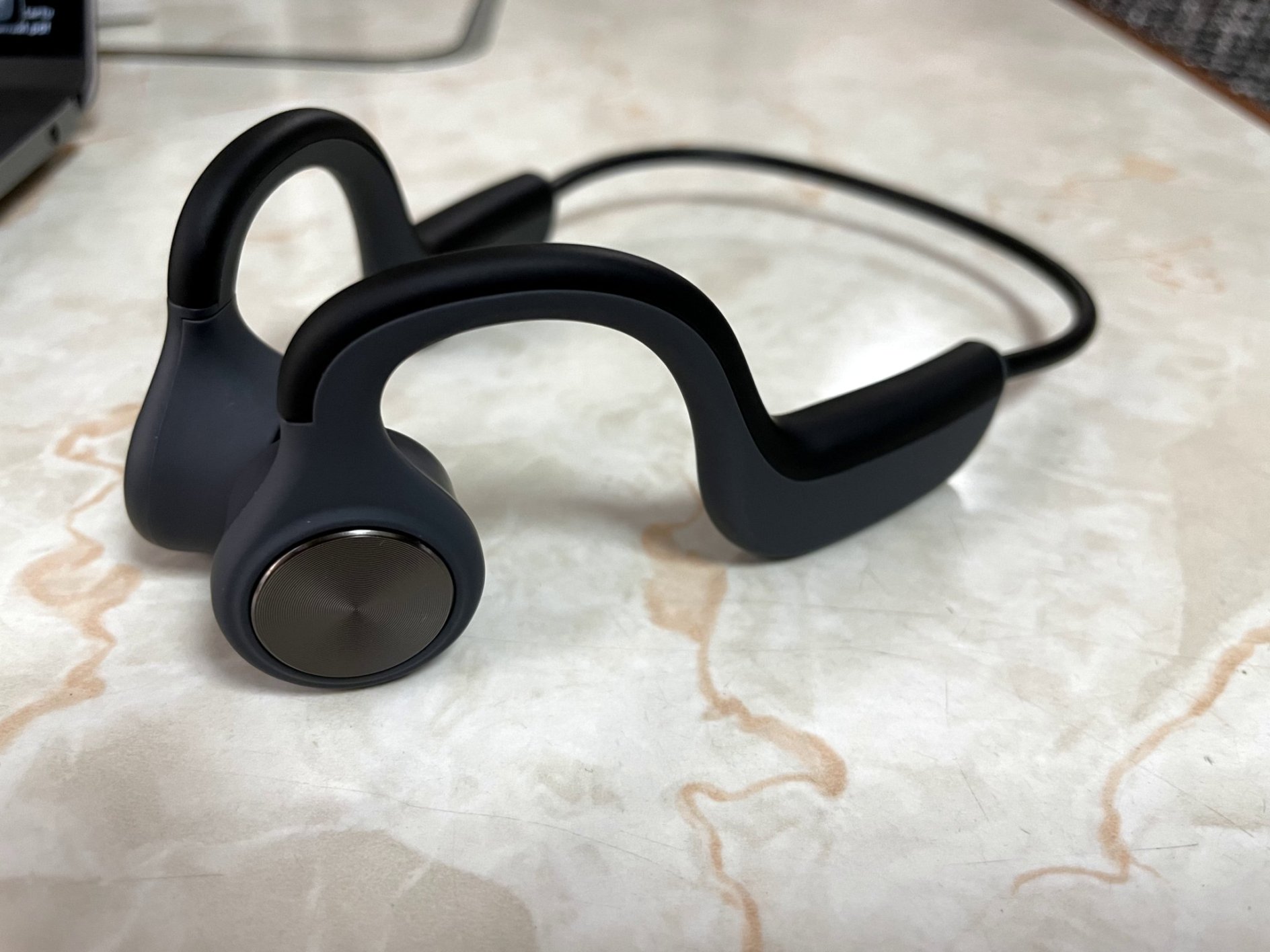 B300